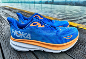 HOKA CLIFTON 9. EXTRA CUSHIONING