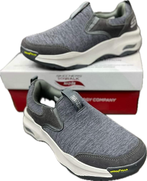 Skechers triple layer madicted foam Amazon article (40 se 45)  with big discount ke saat.