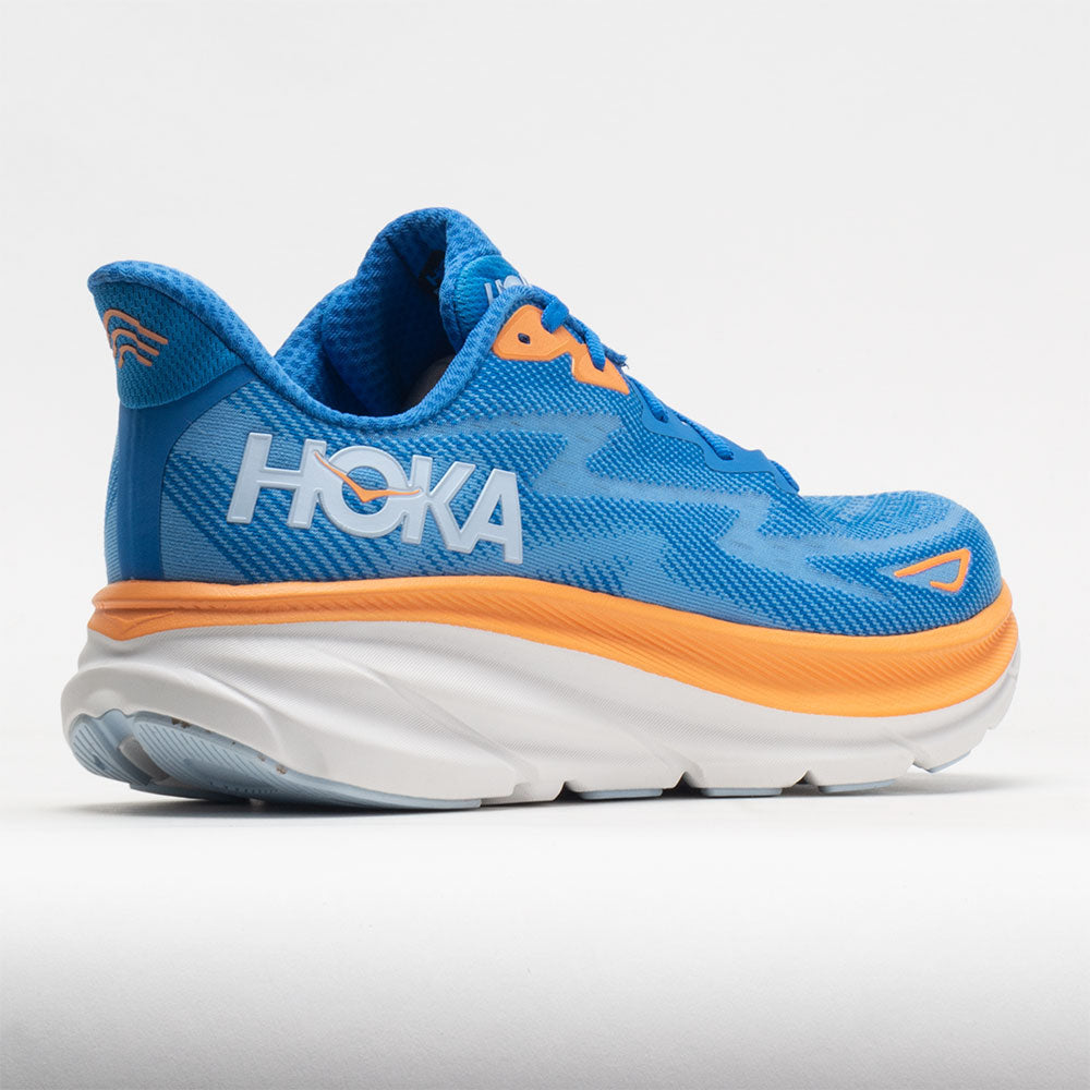 HOKA CLIFTON 9. EXTRA CUSHIONING