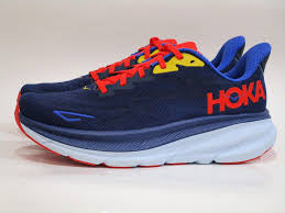 HOKA CLIFTON 9. EXTRA CUSHIONING