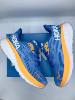 HOKA CLIFTON 9. EXTRA CUSHIONING