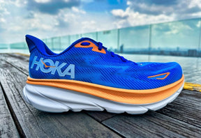 HOKA CLIFTON 9. EXTRA CUSHIONING